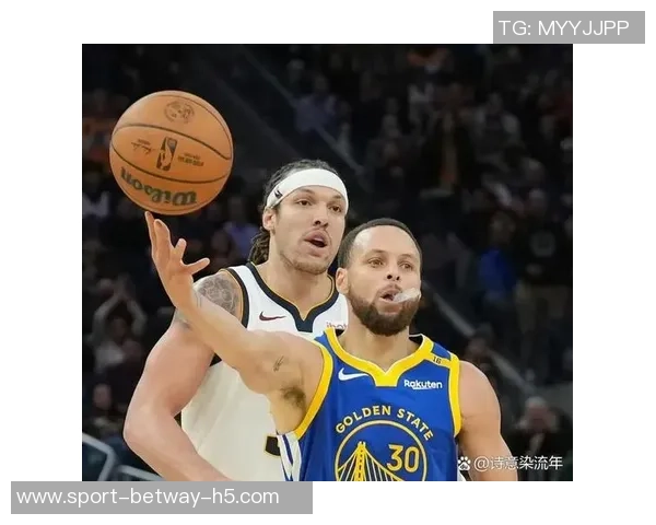 库里谈背靠背赛程挑战称球队在与掘金的较量中展现拼搏精神